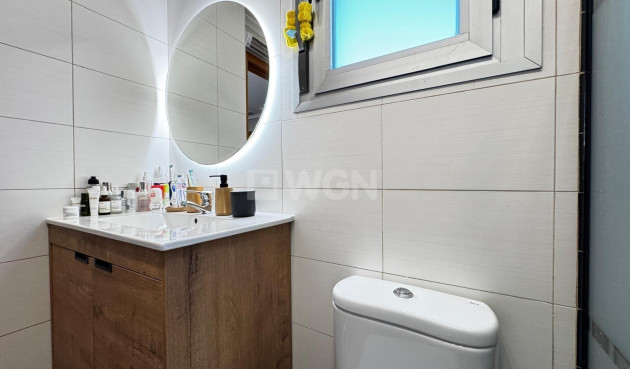 Odsprzedaż - Mieszkanie w bloku - Torrevieja - Playa del Cura