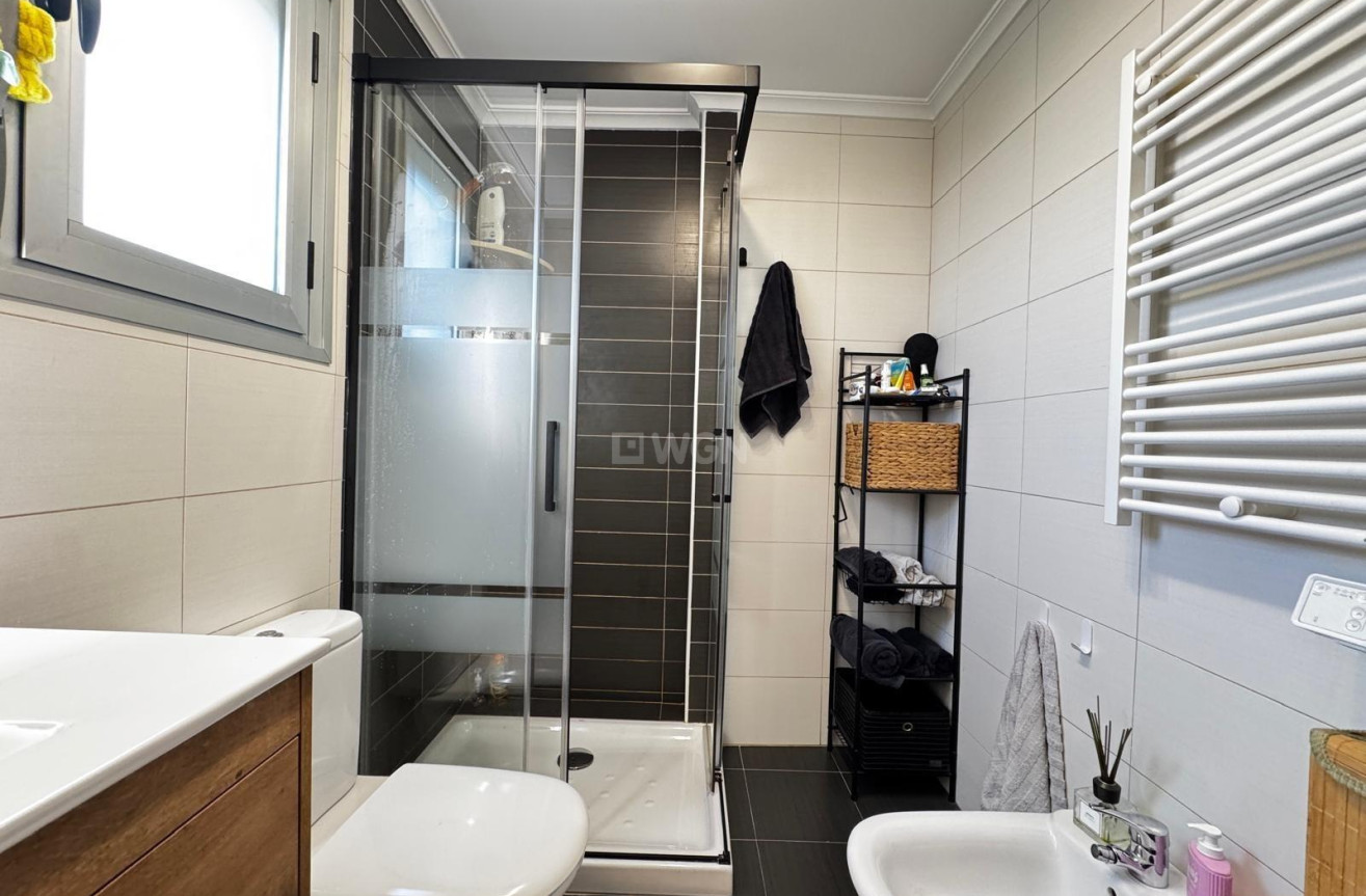 Odsprzedaż - Mieszkanie w bloku - Torrevieja - Playa del Cura