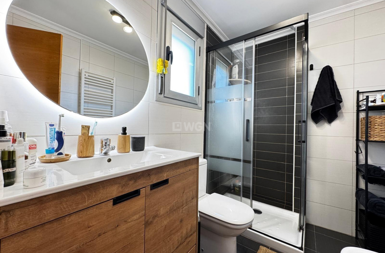 Odsprzedaż - Mieszkanie w bloku - Torrevieja - Playa del Cura