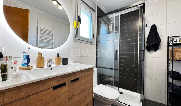 Odsprzedaż - Mieszkanie w bloku - Torrevieja - Playa del Cura