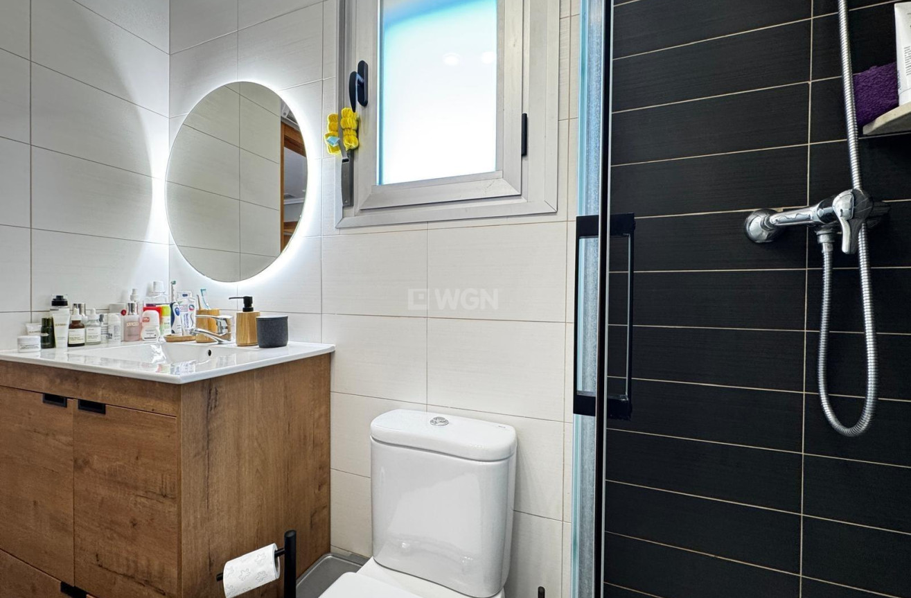 Odsprzedaż - Mieszkanie w bloku - Torrevieja - Playa del Cura