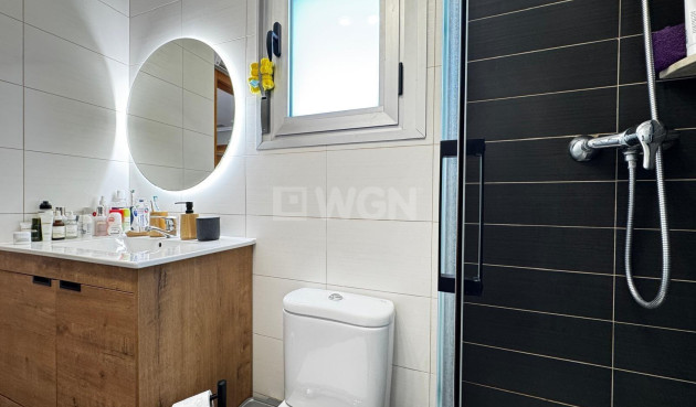 Odsprzedaż - Mieszkanie w bloku - Torrevieja - Playa del Cura