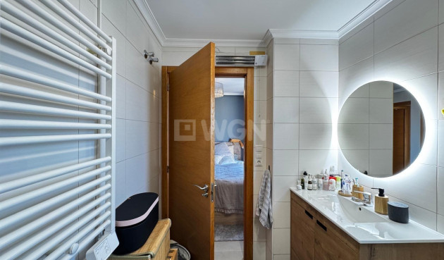 Odsprzedaż - Mieszkanie w bloku - Torrevieja - Playa del Cura