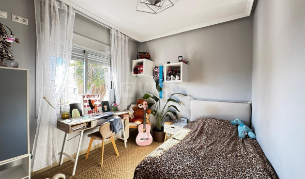 Odsprzedaż - Mieszkanie w bloku - Torrevieja - Playa del Cura