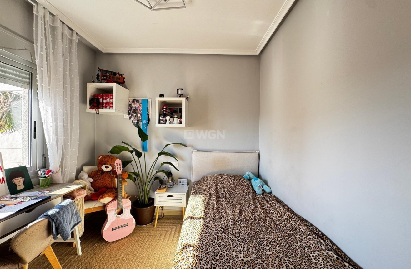 Odsprzedaż - Mieszkanie w bloku - Torrevieja - Playa del Cura