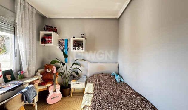 Odsprzedaż - Mieszkanie w bloku - Torrevieja - Playa del Cura