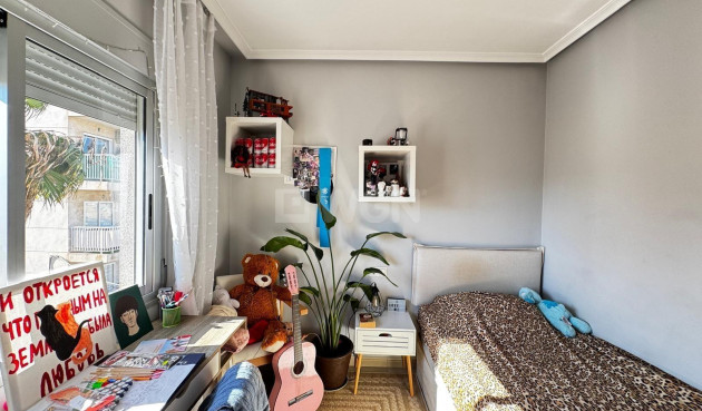 Odsprzedaż - Mieszkanie w bloku - Torrevieja - Playa del Cura