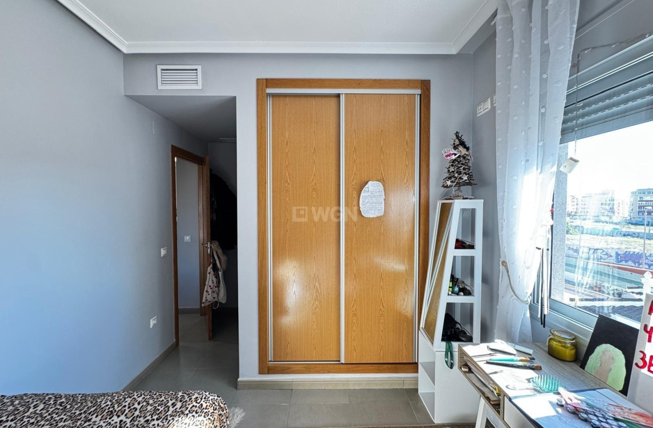 Odsprzedaż - Mieszkanie w bloku - Torrevieja - Playa del Cura