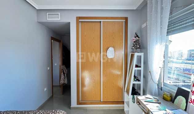 Odsprzedaż - Mieszkanie w bloku - Torrevieja - Playa del Cura