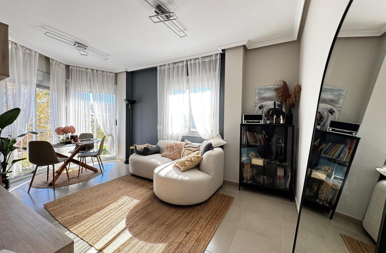 Odsprzedaż - Mieszkanie w bloku - Torrevieja - Playa del Cura