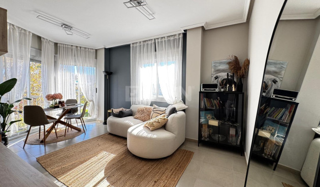 Odsprzedaż - Mieszkanie w bloku - Torrevieja - Playa del Cura