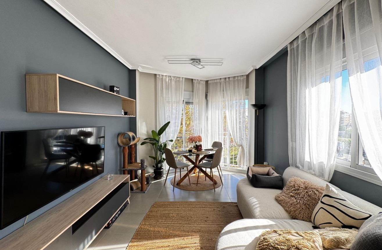 Odsprzedaż - Mieszkanie w bloku - Torrevieja - Playa del Cura