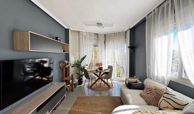 Odsprzedaż - Mieszkanie w bloku - Torrevieja - Playa del Cura