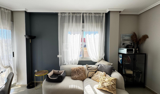 Odsprzedaż - Mieszkanie w bloku - Torrevieja - Playa del Cura