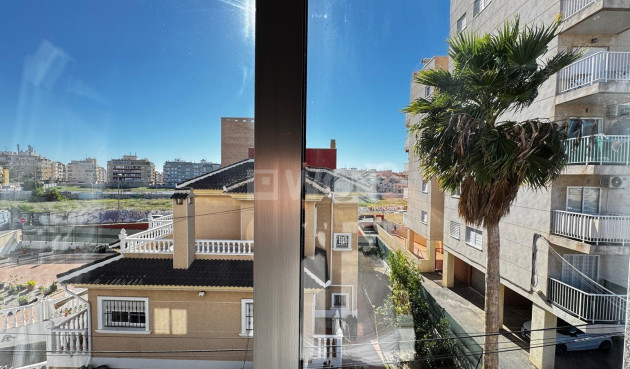 Odsprzedaż - Mieszkanie w bloku - Torrevieja - Playa del Cura