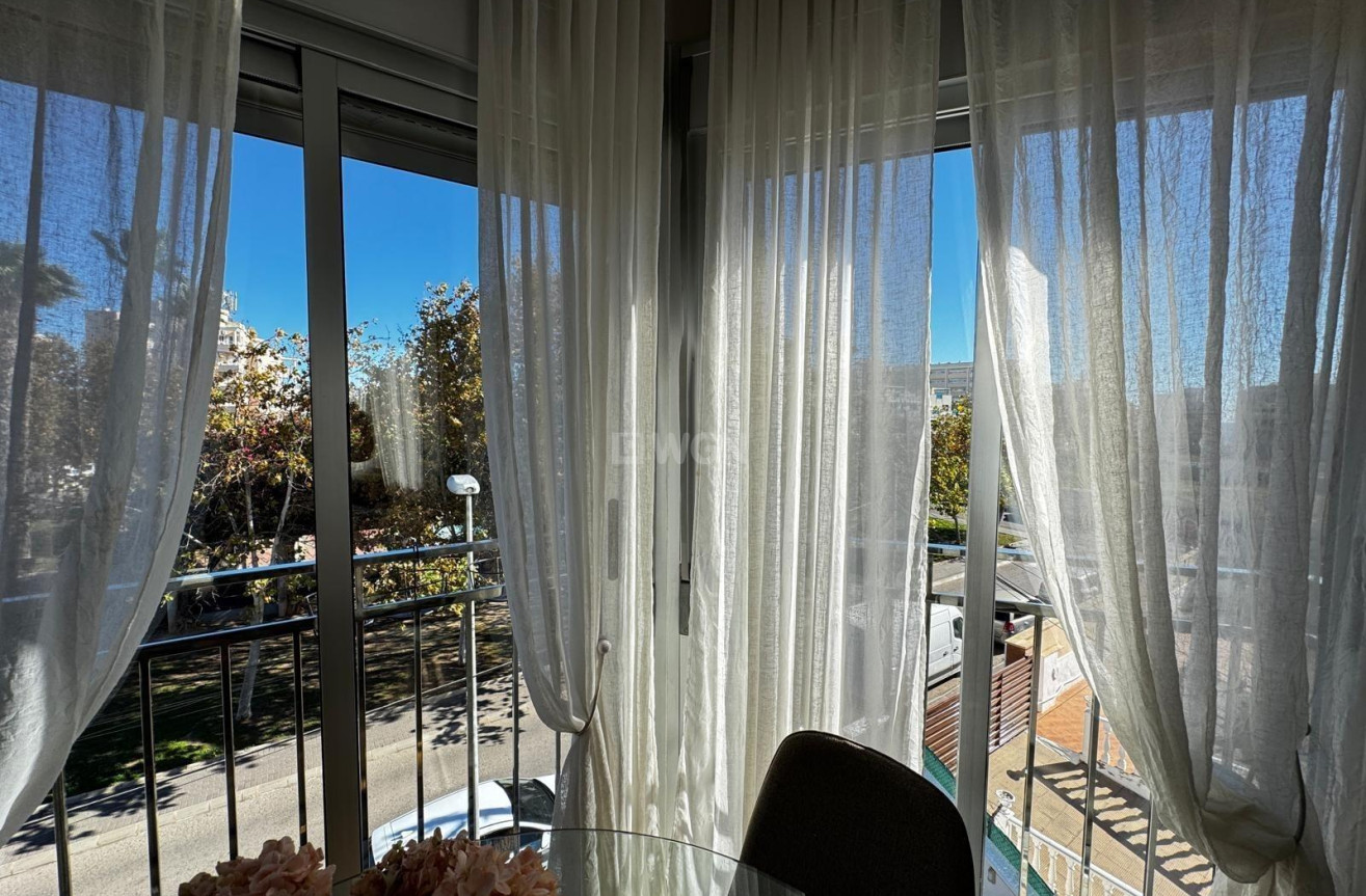 Odsprzedaż - Mieszkanie w bloku - Torrevieja - Playa del Cura