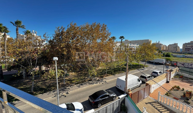 Odsprzedaż - Mieszkanie w bloku - Torrevieja - Playa del Cura