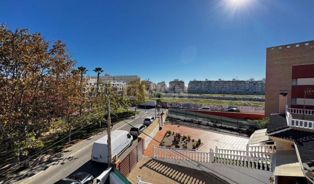 Odsprzedaż - Mieszkanie w bloku - Torrevieja - Playa del Cura