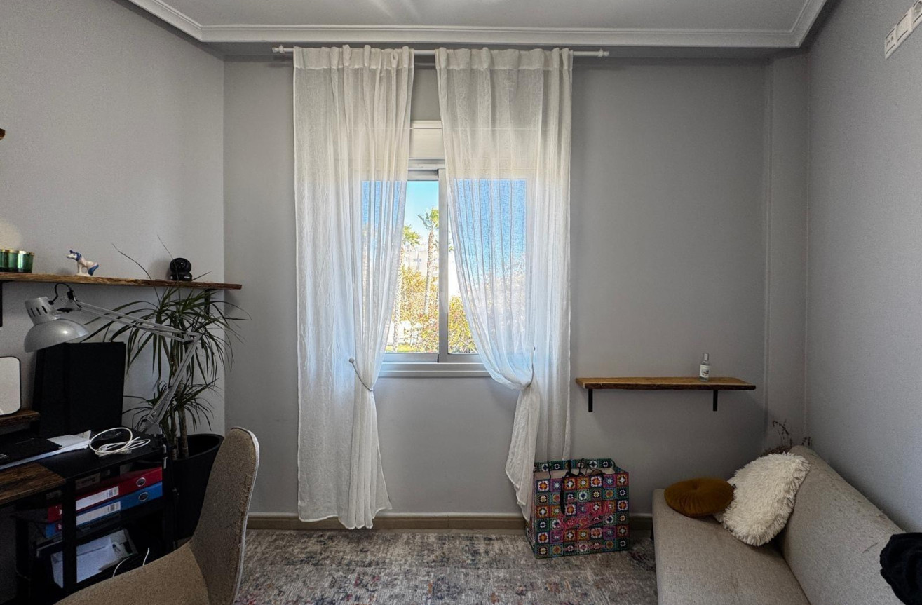 Odsprzedaż - Mieszkanie w bloku - Torrevieja - Playa del Cura