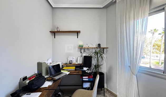 Odsprzedaż - Mieszkanie w bloku - Torrevieja - Playa del Cura