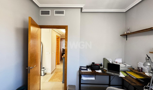 Odsprzedaż - Mieszkanie w bloku - Torrevieja - Playa del Cura