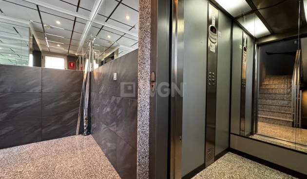 Odsprzedaż - Mieszkanie w bloku - Torrevieja - Playa del Cura