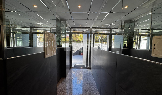 Odsprzedaż - Mieszkanie w bloku - Torrevieja - Playa del Cura