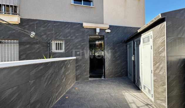 Odsprzedaż - Mieszkanie w bloku - Torrevieja - Playa del Cura