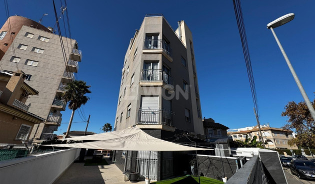 Odsprzedaż - Mieszkanie w bloku - Torrevieja - Playa del Cura