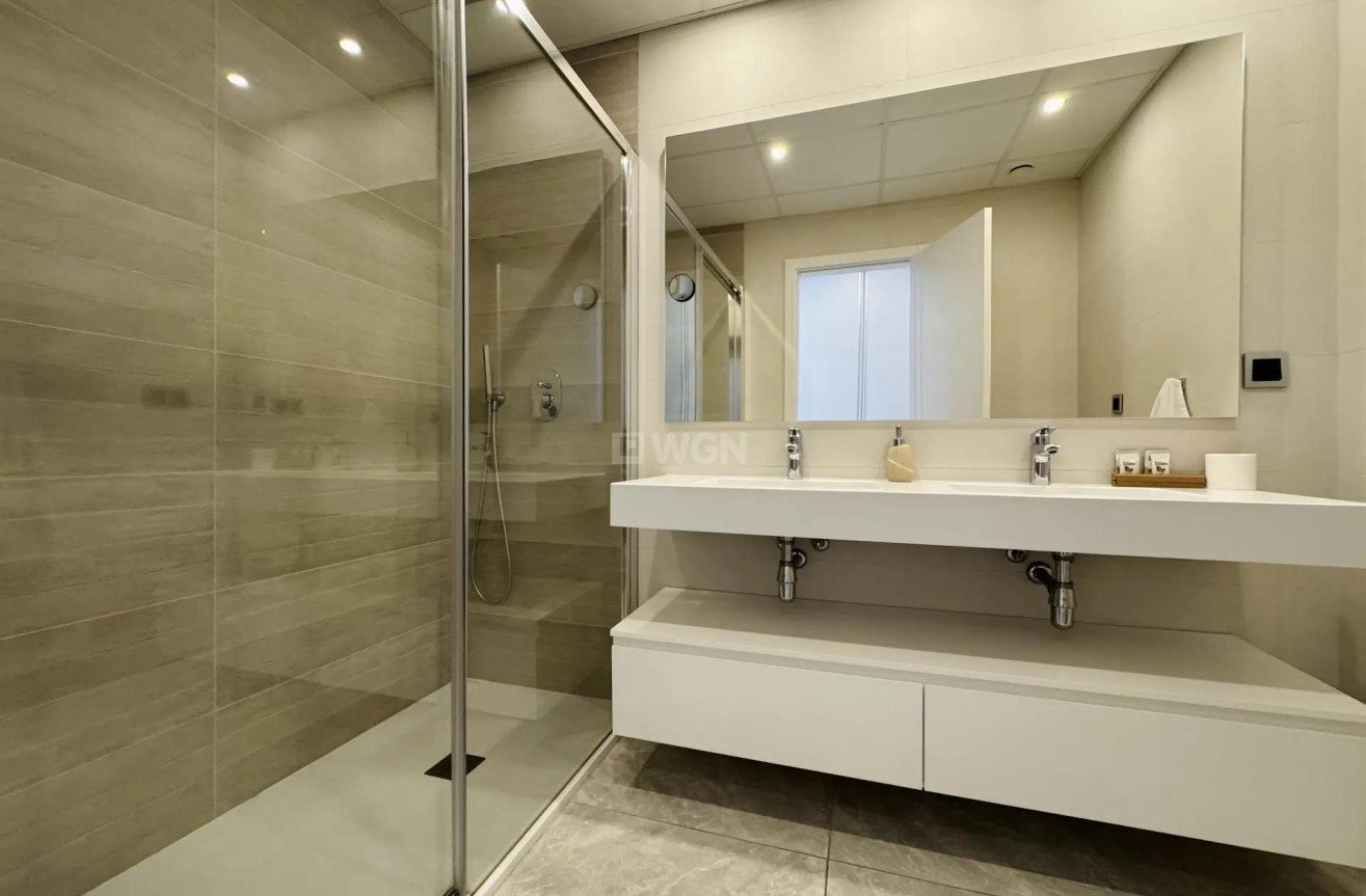 Odsprzedaż - Mieszkanie w bloku - Benidorm - Playa de Poniente