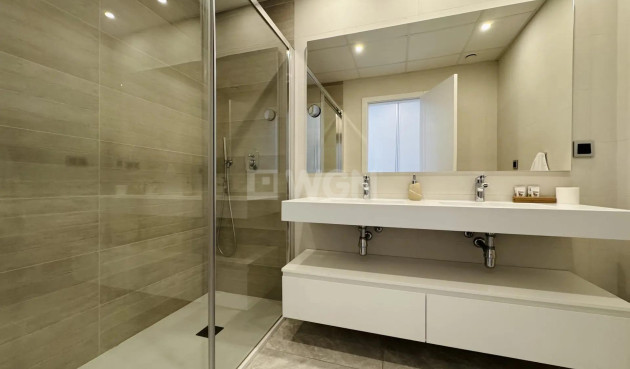 Odsprzedaż - Mieszkanie w bloku - Benidorm - Playa de Poniente