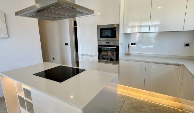 Odsprzedaż - Mieszkanie w bloku - Benidorm - Playa de Poniente