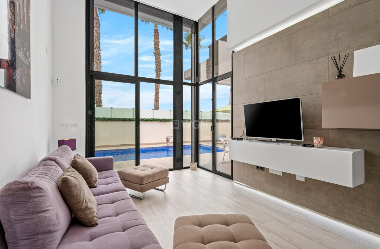 Odsprzedaż - Villa - Orihuela Costa - Cabo Roig