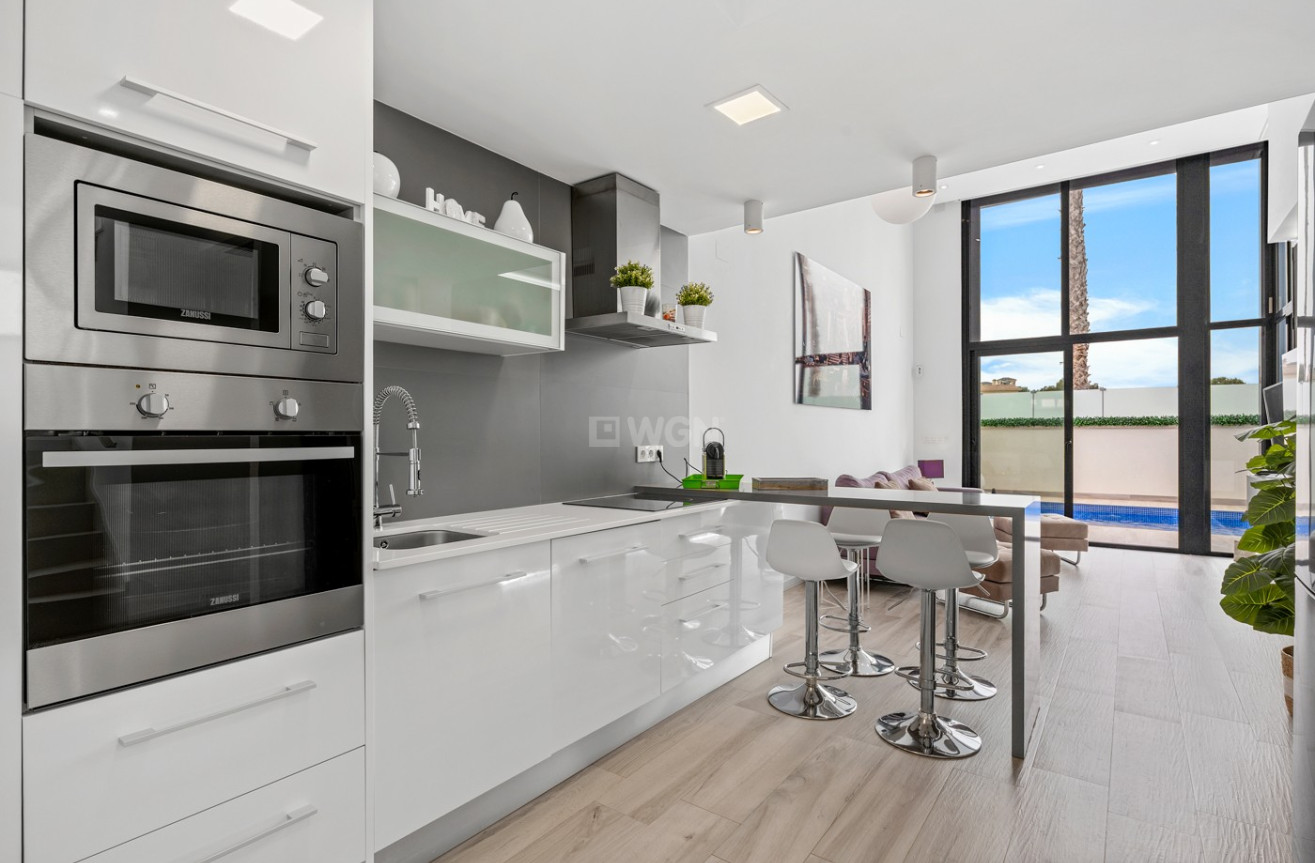 Odsprzedaż - Villa - Orihuela Costa - Cabo Roig