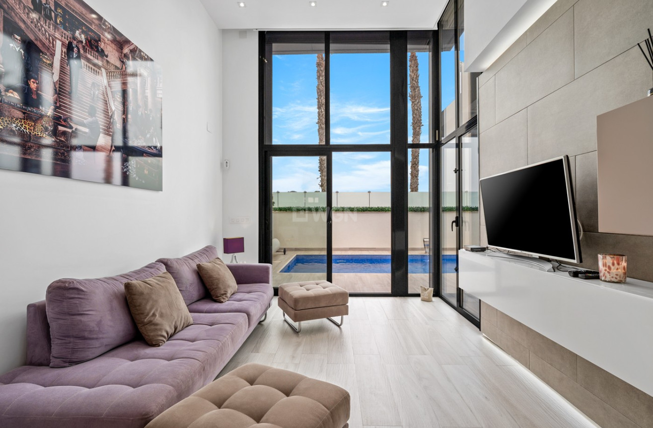 Odsprzedaż - Villa - Orihuela Costa - Cabo Roig