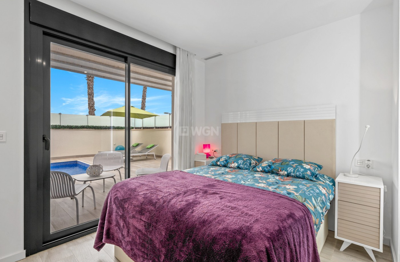 Odsprzedaż - Villa - Orihuela Costa - Cabo Roig