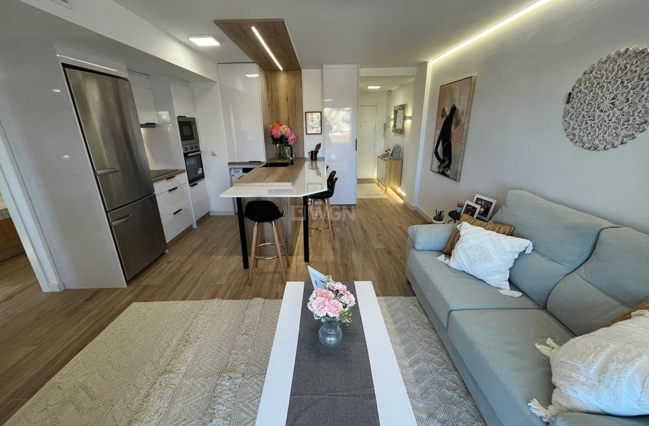 Odsprzedaż - Mieszkanie w bloku - Torrevieja - Punta Prima
