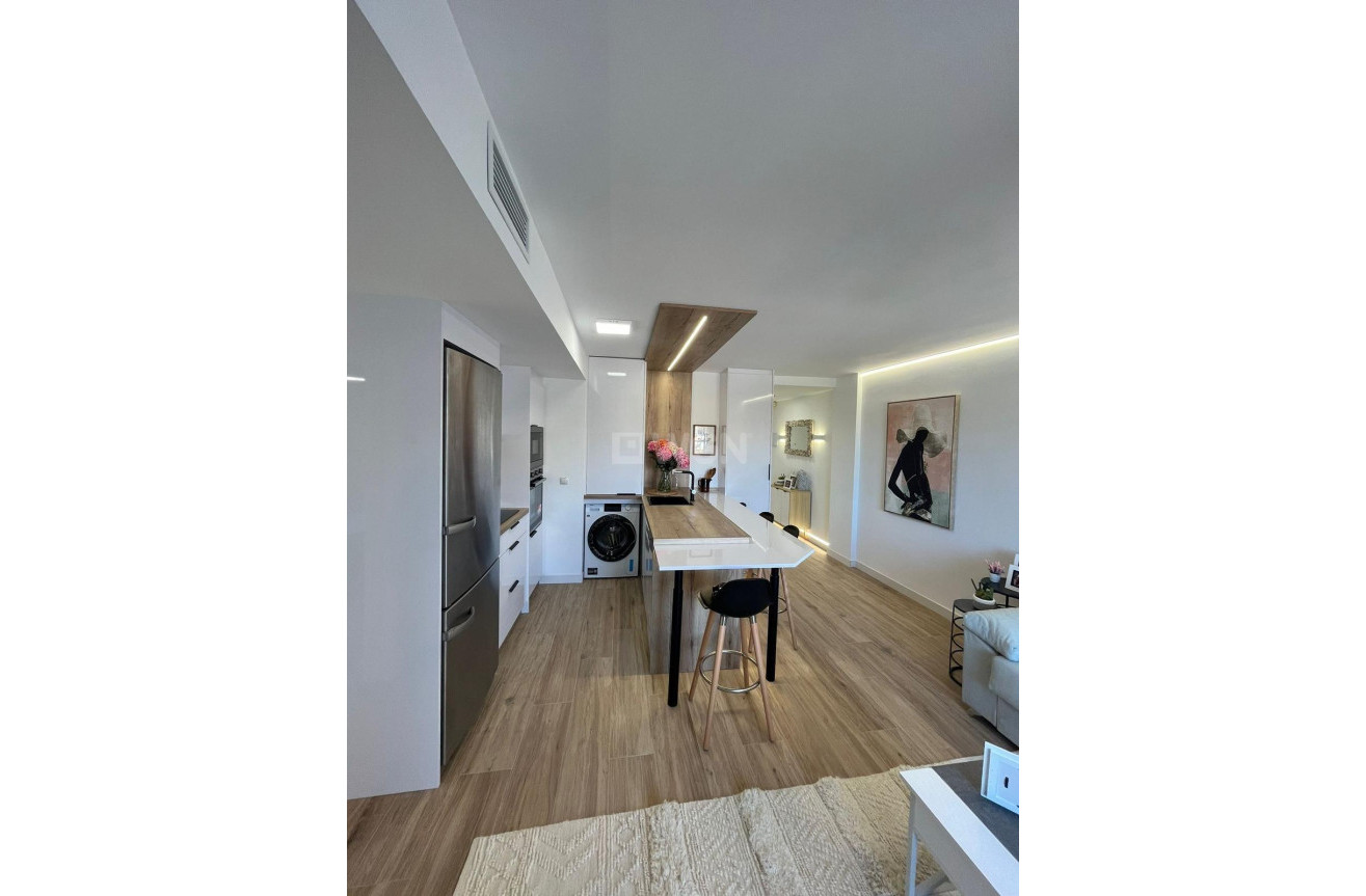 Odsprzedaż - Mieszkanie w bloku - Torrevieja - Punta Prima