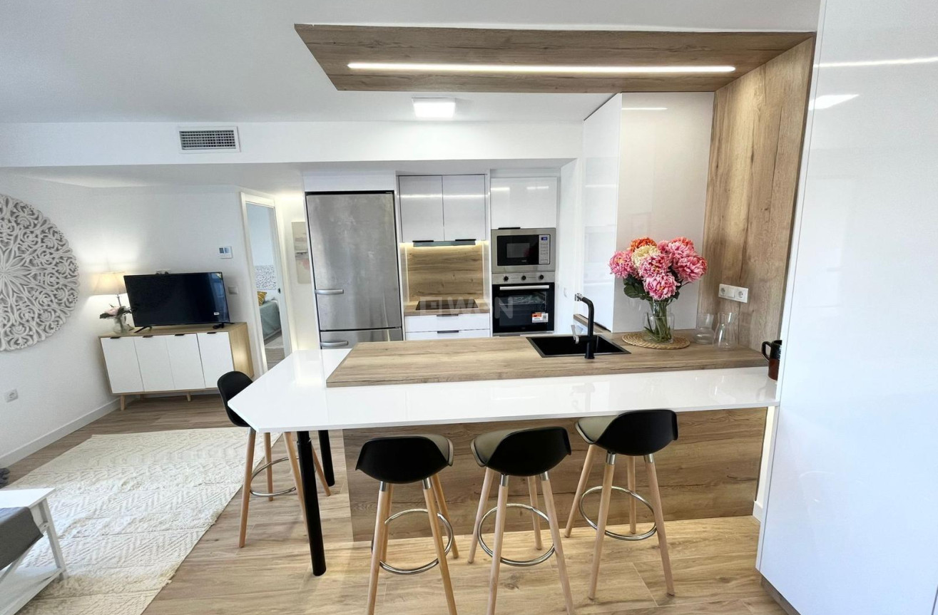 Odsprzedaż - Mieszkanie w bloku - Torrevieja - Punta Prima