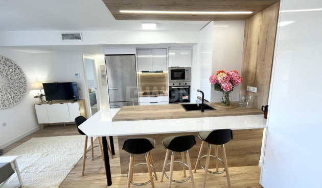 Odsprzedaż - Mieszkanie w bloku - Torrevieja - Punta Prima