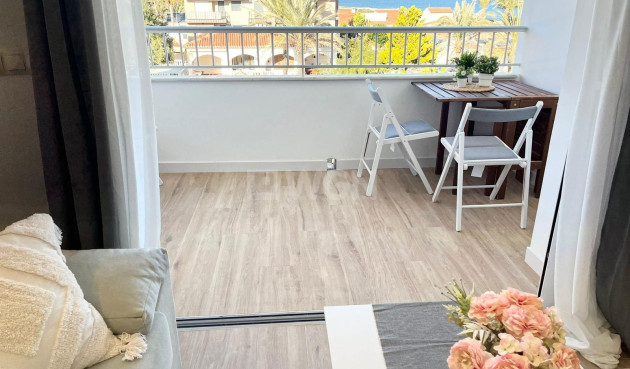 Odsprzedaż - Mieszkanie w bloku - Torrevieja - Punta Prima