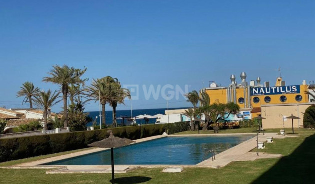 Odsprzedaż - Mieszkanie w bloku - Torrevieja - Punta Prima