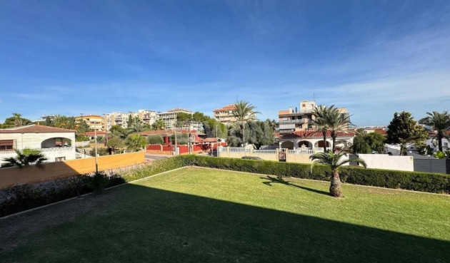 Odsprzedaż - Mieszkanie w bloku - Torrevieja - Punta Prima