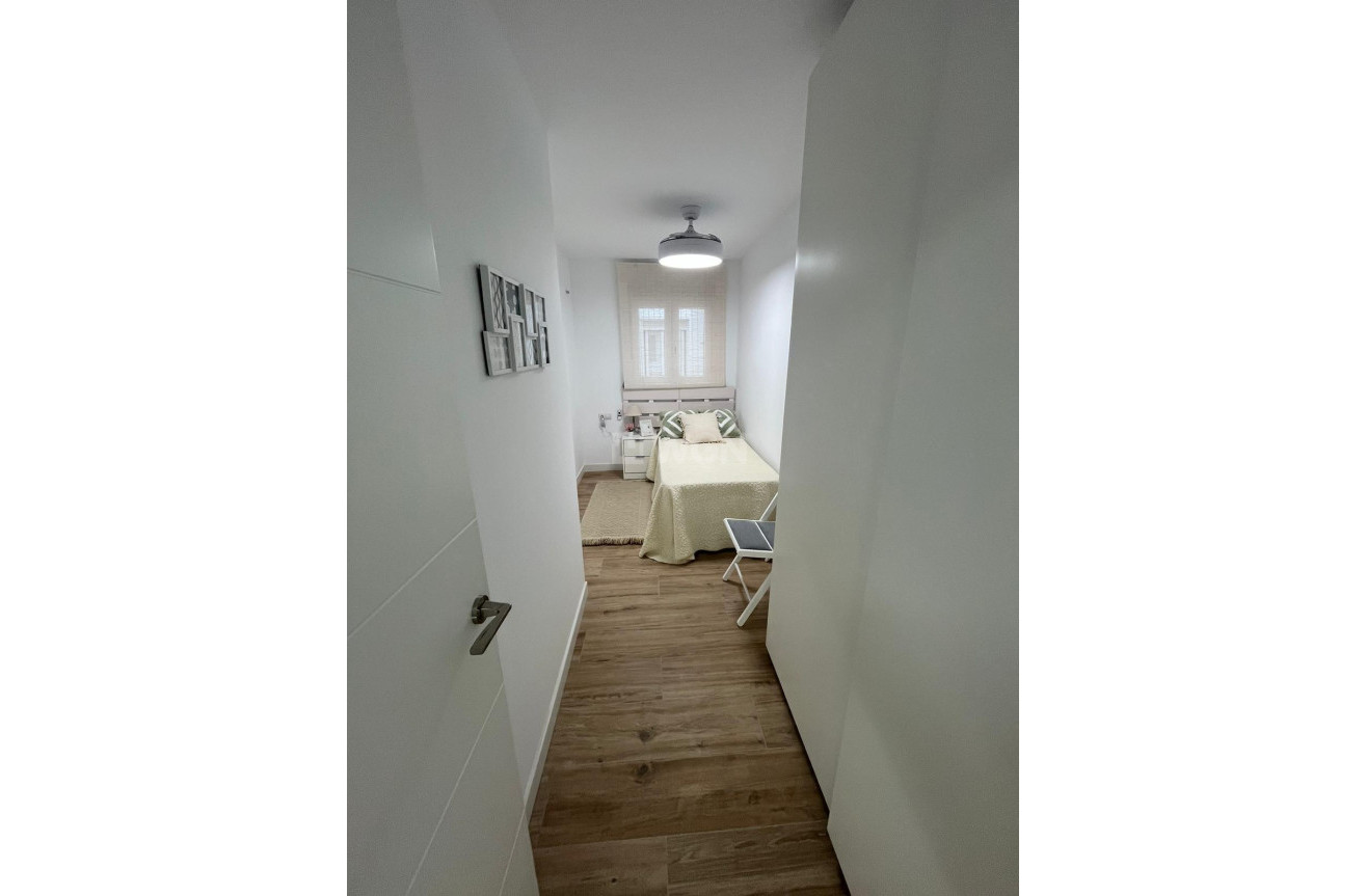 Odsprzedaż - Mieszkanie w bloku - Torrevieja - Punta Prima