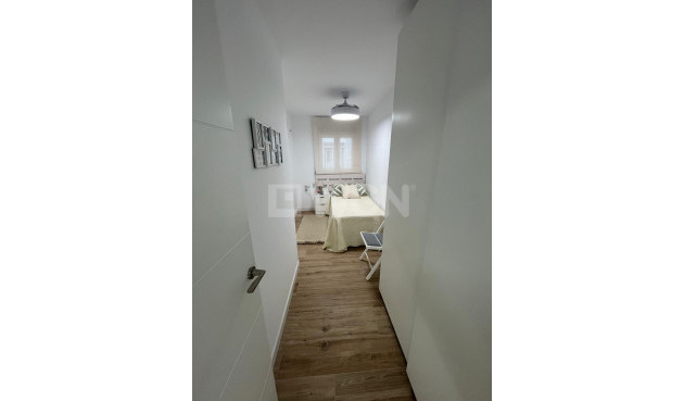 Odsprzedaż - Mieszkanie w bloku - Torrevieja - Punta Prima