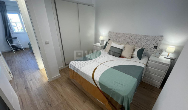 Odsprzedaż - Mieszkanie w bloku - Torrevieja - Punta Prima