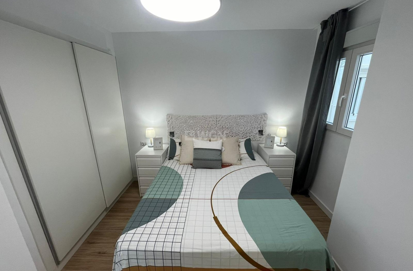 Odsprzedaż - Mieszkanie w bloku - Torrevieja - Punta Prima