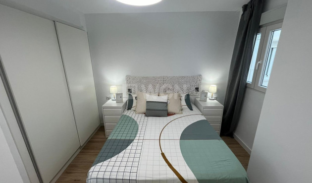 Odsprzedaż - Mieszkanie w bloku - Torrevieja - Punta Prima