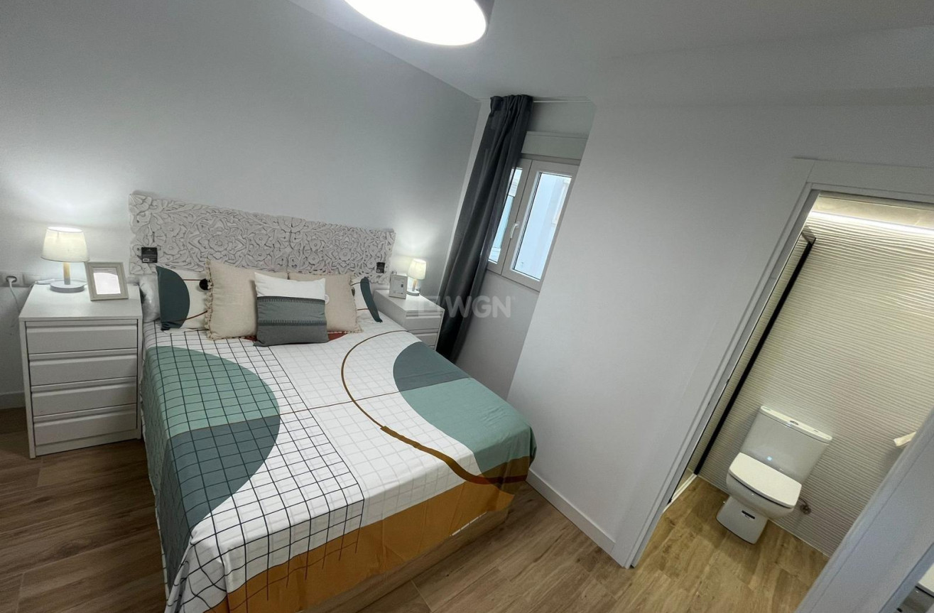 Odsprzedaż - Mieszkanie w bloku - Torrevieja - Punta Prima