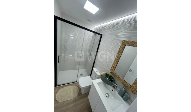 Odsprzedaż - Mieszkanie w bloku - Torrevieja - Punta Prima